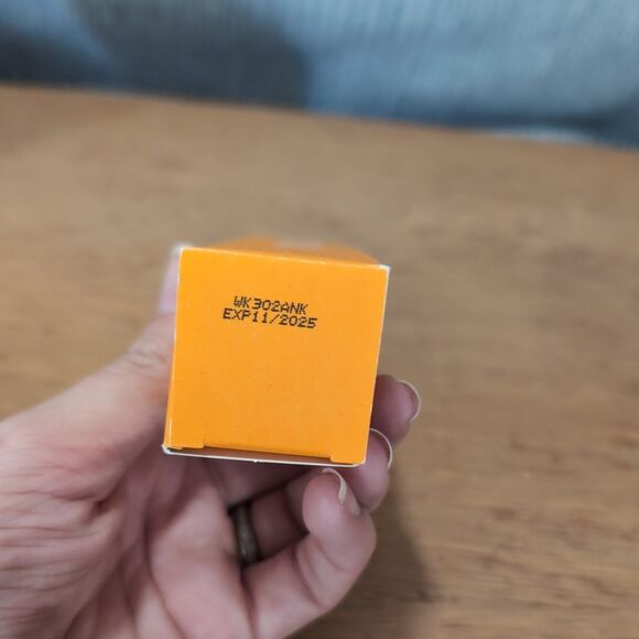 NEW Live Tinted Hueguard TINT Skin Tint SPF 50 1.35 OZ. *SHADE 09* - Picture 6 of 6